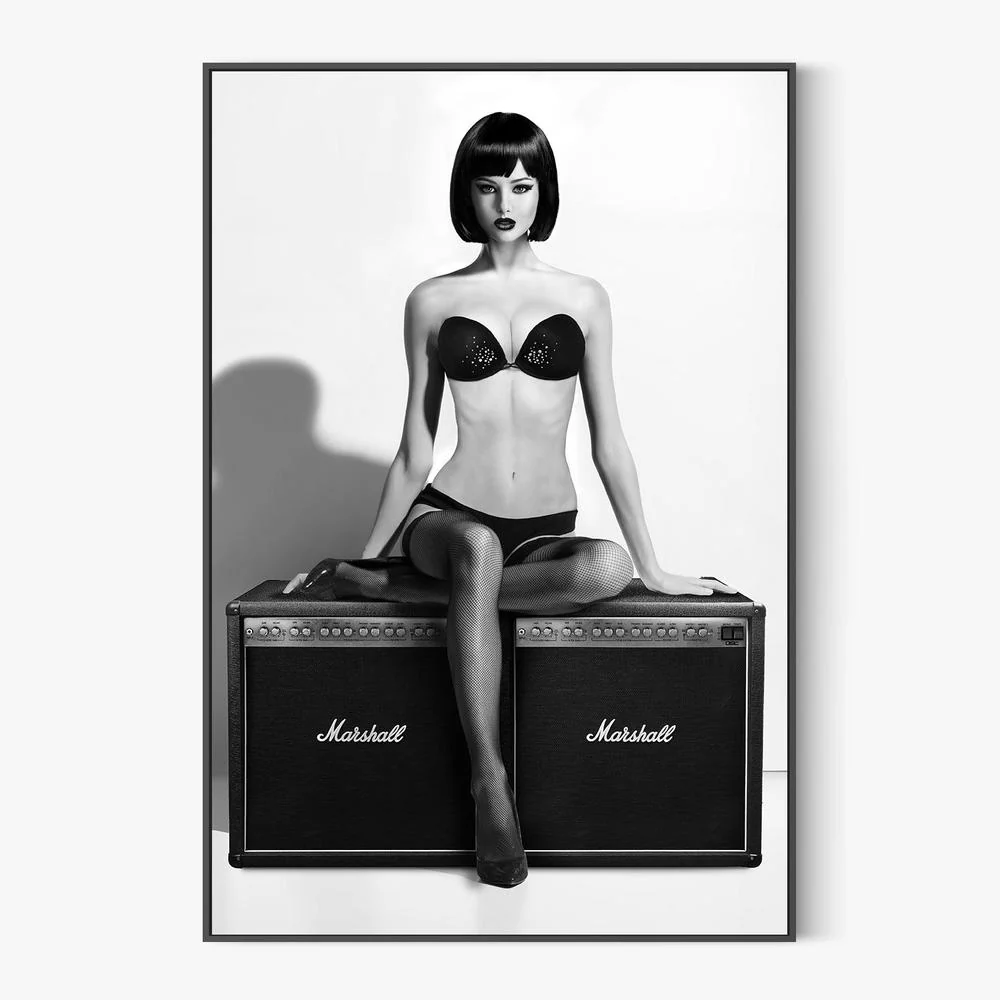Monochrome Studio Glamour - Image 3