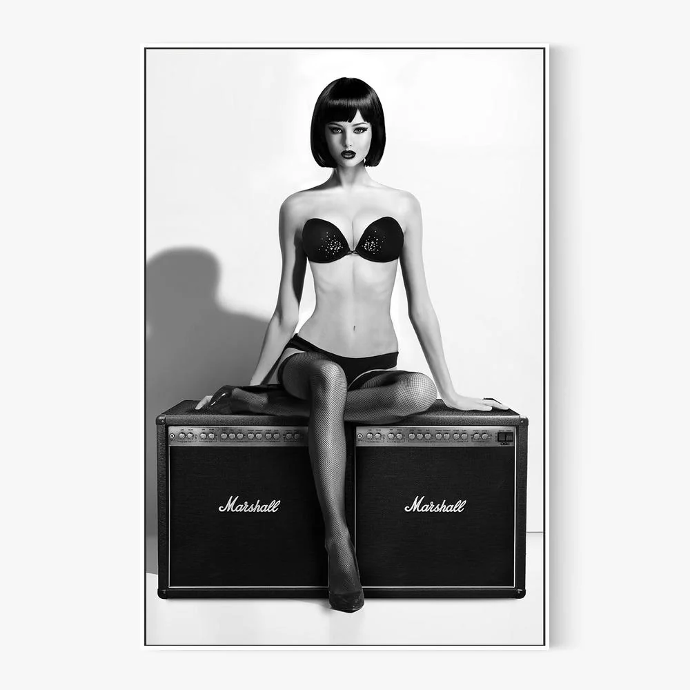 Monochrome Studio Glamour - Image 5