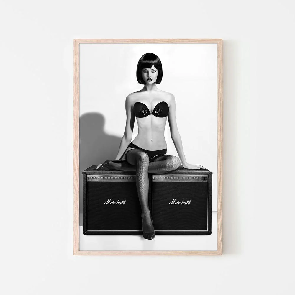 Monochrome Studio Glamour - Image 6